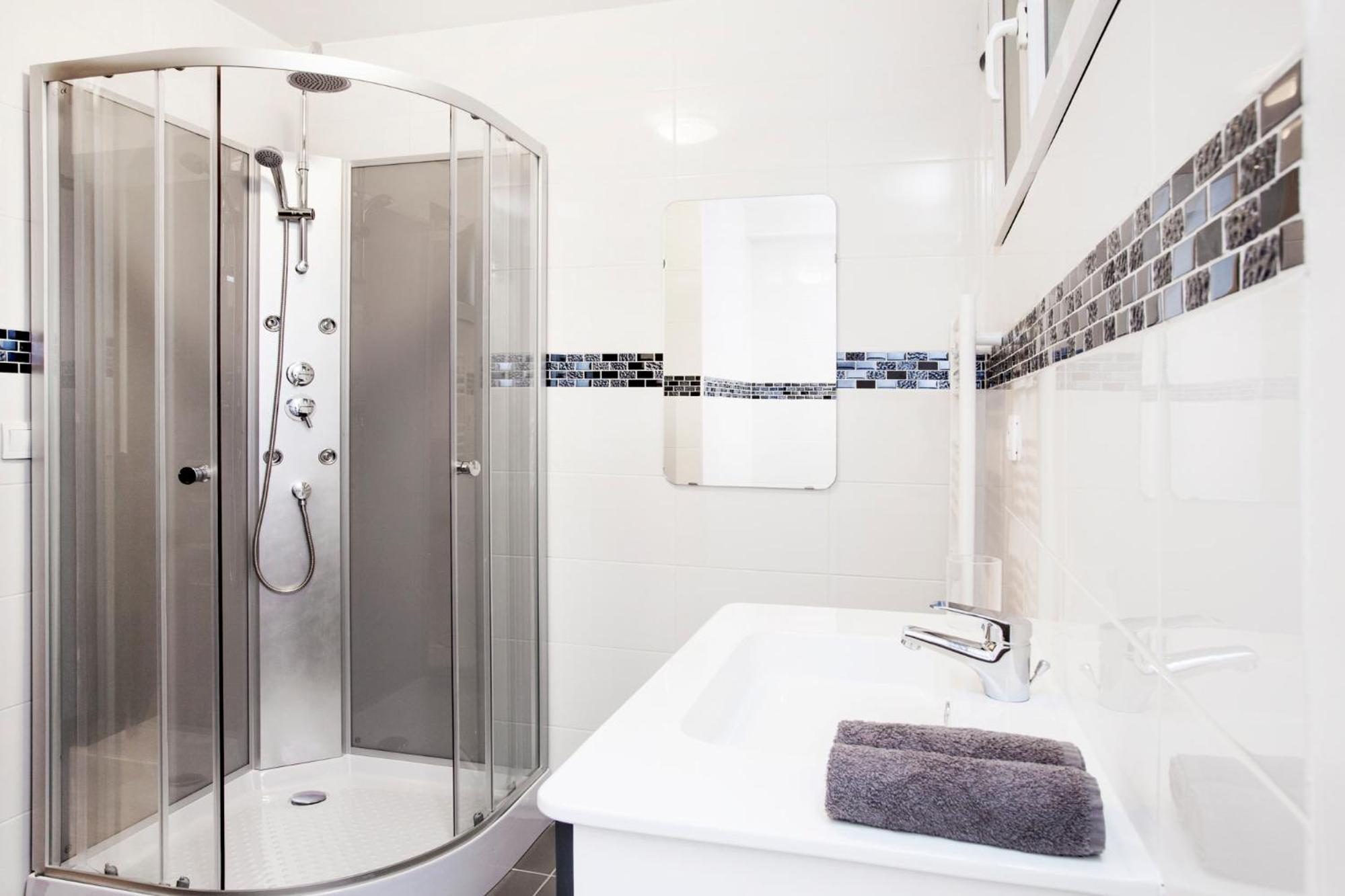 Manray House - Beautiful Three Bedroom Apartment- Center Parijs