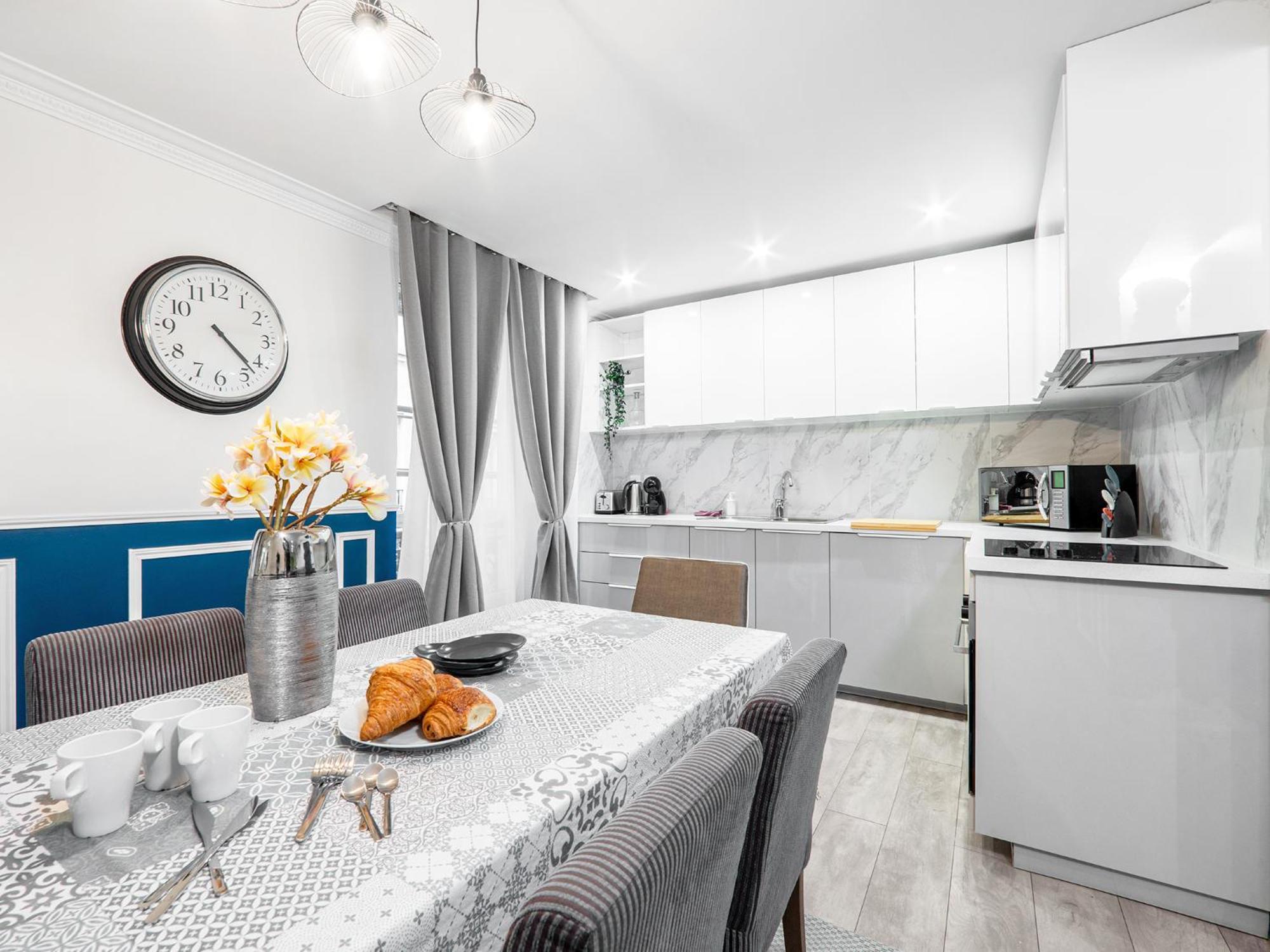 Manray House - Beautiful Three Bedroom Apartment- Center
